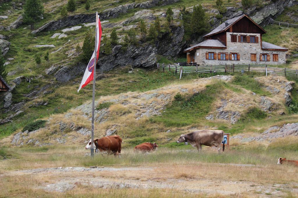 Alpenrose Aparthotel Martello Bagian luar foto